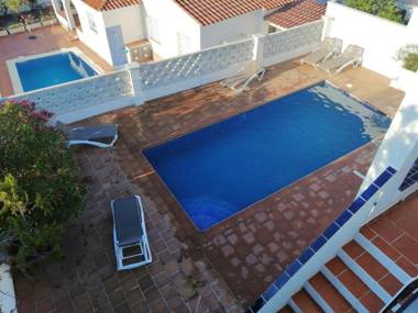 2 bedrooms villa with sea view private pool and enclosed garden at L'Escala