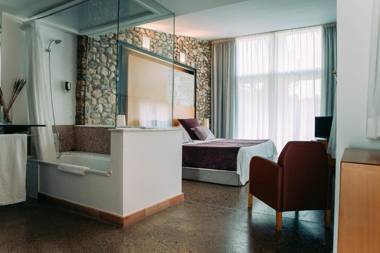 Arcs De Monells - Adults Only