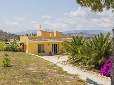 Sunny Villa - Montys