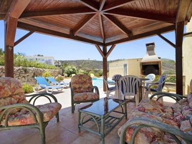 Sunny Villa - Montys