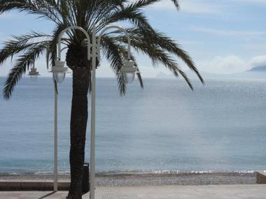 The Beach House Studios & Suites