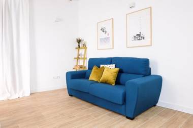 LA MOMA Apartments & Room