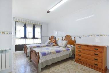 5 bedrooms house with enclosed garden and wifi at Sevares