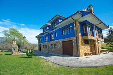 5 bedrooms house with enclosed garden and wifi at Sevares