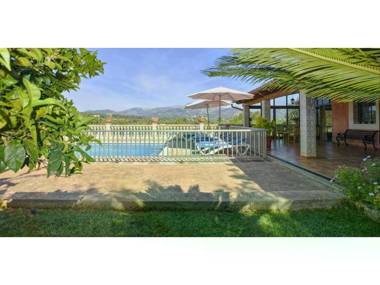 Cozy cottage with pool and air conditioning for 6 people