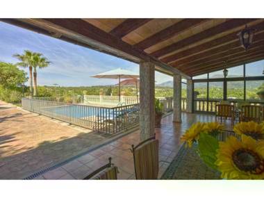 Cozy cottage with pool and air conditioning for 6 people