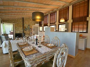 Modern furnished house with private pool and view over the mountains