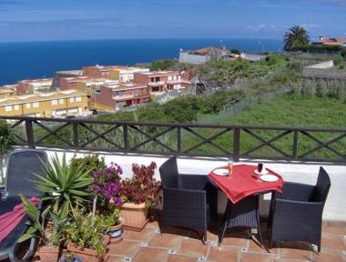 Apartamentos-Monasterio-de-San-Antonio-Mediterranes-Apartment-mit-kleiner-Terrasse-im-Innenhof