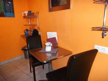 Apartamentos-Monasterio-de-San-Antonio-Modernes-Apartment-mit-Balkon-und-Meerblick