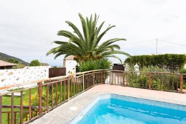 Finca El Poleo with pool and sea view