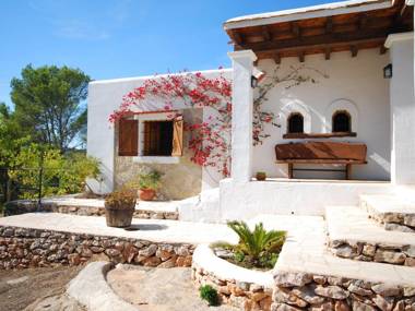 Holiday in true Ibiza style between hills with private pool
