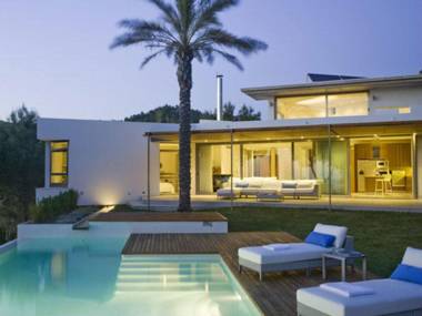 Lavish Villa in Cala Salada with Private Pool