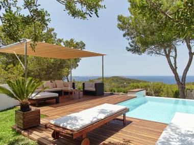 Lavish Villa in Cala Salada with Private Pool
