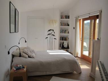 Welcoming Holiday Home in Villaverde de Pontones with Garden