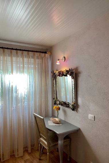 Cottage with 1 Bedroom 1 Bathroom Heated solar Pool Sauna jacuzzi Garden