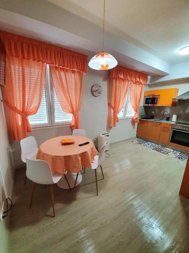 2 bedrooms appartement at El Grove 500 m away from the beach with wifi