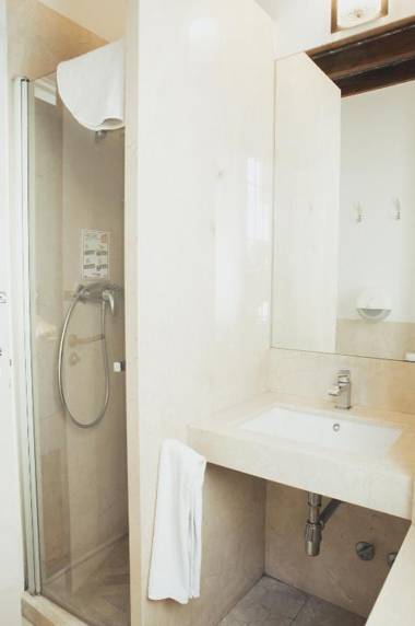 Aqua Granada Inn Apartments