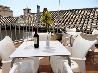 Laurel Suites Apartments