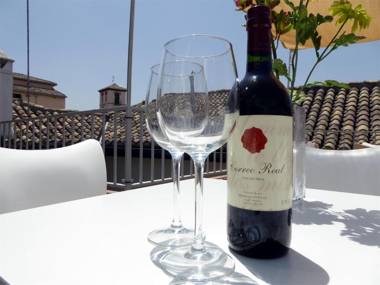 Laurel Suites Apartments