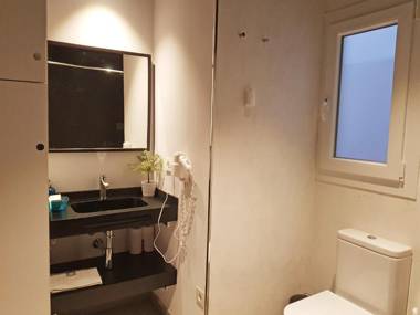 Apartamentos Caballerizas Granada con parking gratuito en pleno centro