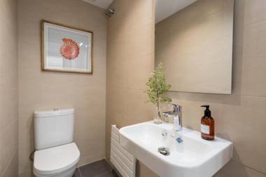 Chezmoihomes Plaza Nueva Deluxe