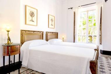 Genteel Home Romanilla