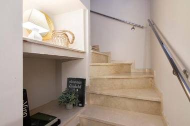 Chezmoihomes Alhambra Penthouse