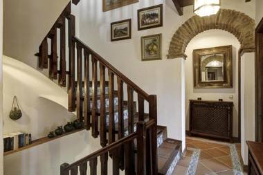 2.5 Million Villa. Magical Sunset. Super close to everything. 5BR 4BA Pool A/C+Heating