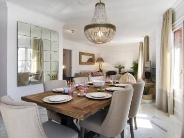 Chezmoihomes Glow and elegant 4 BR apartment in the heart of granada parking free