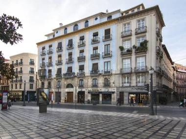 Chezmoihomes Town hall apartment