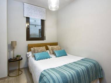 Chezmoihomes Town hall apartment