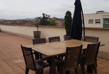 Lauredal - Ático con amplia terraza 2 hab 2 baños pádel parque infantil