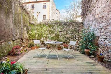 Apartamento Baños Arabes con jardín