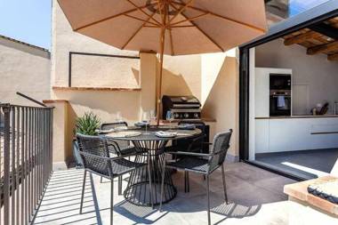 Velo Vern 3 Luxury penthouse w views of city wall