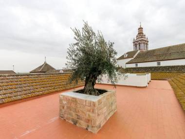 Charming Holiday Home in Fuentes de Andalucía with Pool