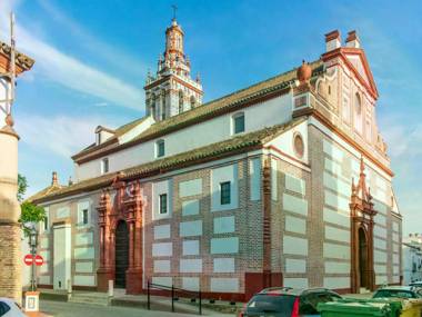 Charming Holiday Home in Fuentes de Andalucía with Pool