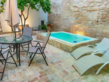 Charming Holiday Home in Fuentes de Andalucía with Pool