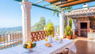 Casa Cuatro Caminos Frigiliana by Ruralidays