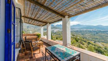 Cortijo La Vina Frigiliana by Ruralidays