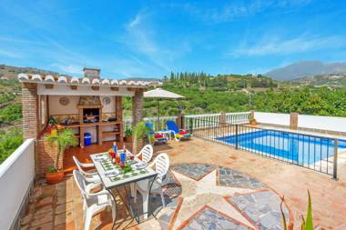 Villa Hacilla by Villa Plus