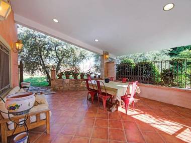 Vibrant Holiday Home in Fraga with Private Pool
