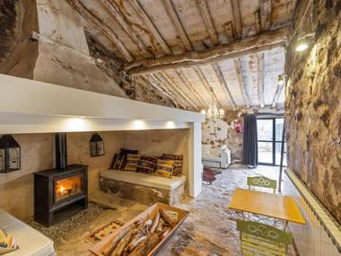 Rustic Cottage in Fraga with Private Garden