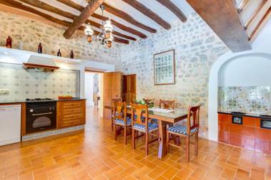 4 bedrooms villa with private pool enclosed garden and wifi at Felanitx