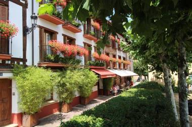 Apartamentos Turísticos Ezcaray