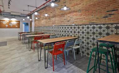 Hola Hostal Collblanc