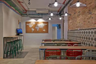 Hola Hostal Collblanc