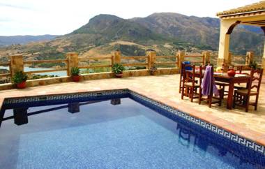 2 bedrooms chalet with lake view private pool and furnished garden at El Gastor