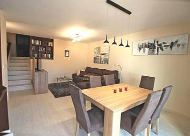 Ferienhaus mit Pool primera linea