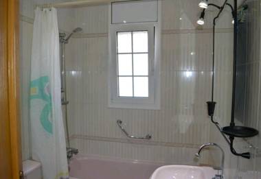 R116 Casa adosada con piscina privada en Cunit