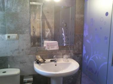 Hotel Alvaro frente Palacio-Museo Selgas